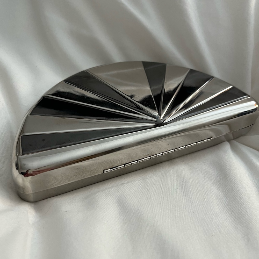 Whiting & Davis Clutch